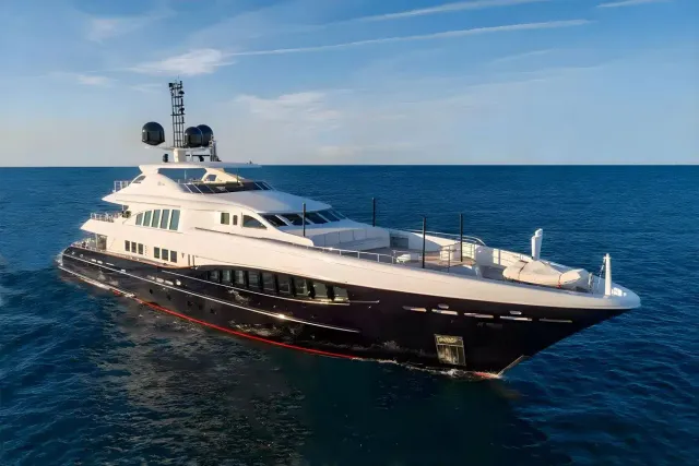 Let It Be M yacht, a 120 ft Heesen luxury superyacht underway, 36.8 meters, built in 2005.
