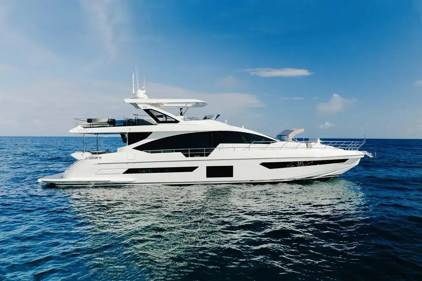 Limitless yacht, a 87 ft Azimut luxury superyacht underway, 26.52 meters, built in 2018.