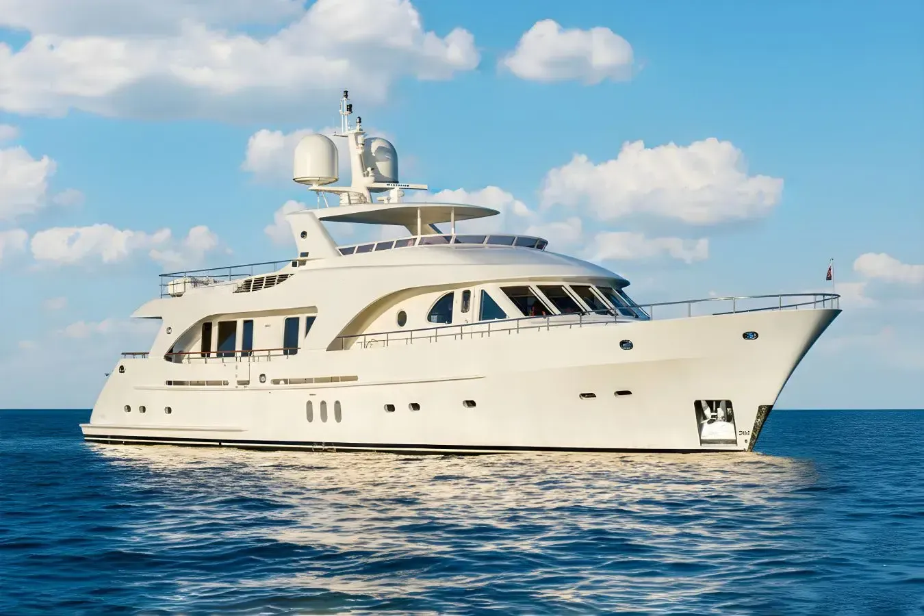 Little Perle yacht, a 95 ft Moonen luxury superyacht underway, 29.18 meters, built in 2008.