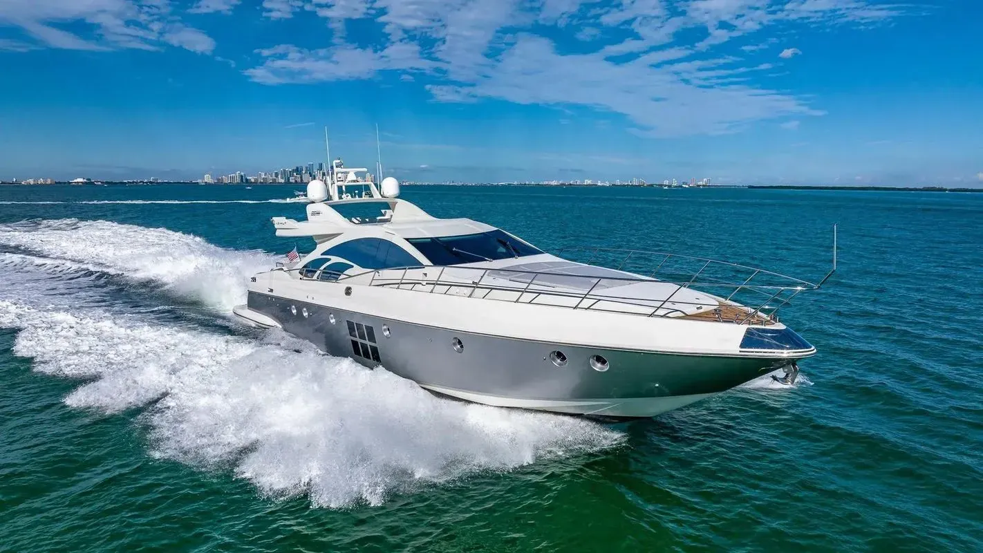 M yacht, a 86 ft Azimut luxury superyacht underway, 26.21 meters, built in 2007.