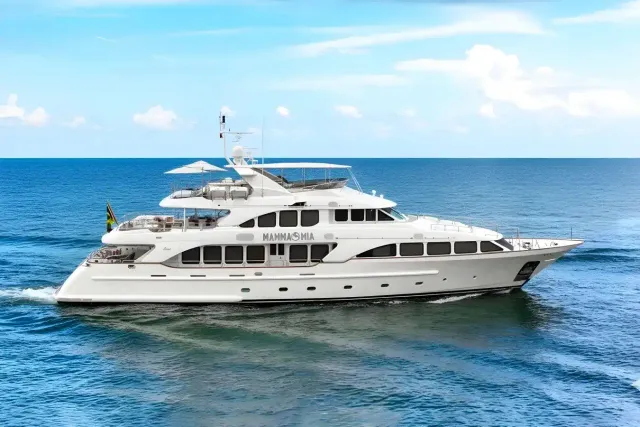 Mamma Mia yacht, a 120 ft Benetti luxury superyacht underway, 36.58 meters, built in 2007, 2022.