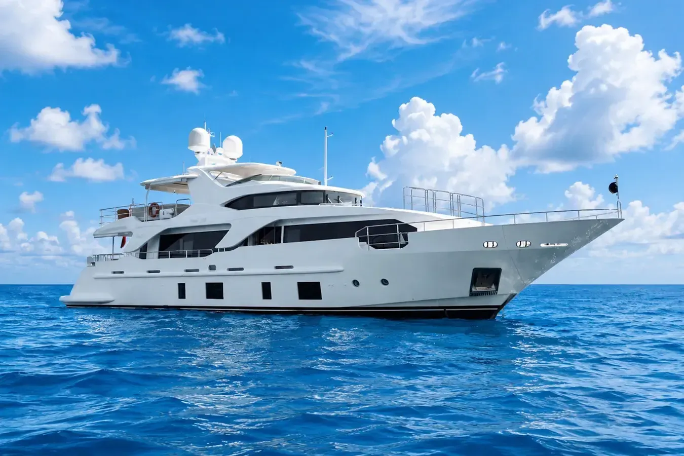 Mariale V yacht, a 93 ft Benetti Yachts luxury superyacht underway, 28.5 meters, built in 2015.