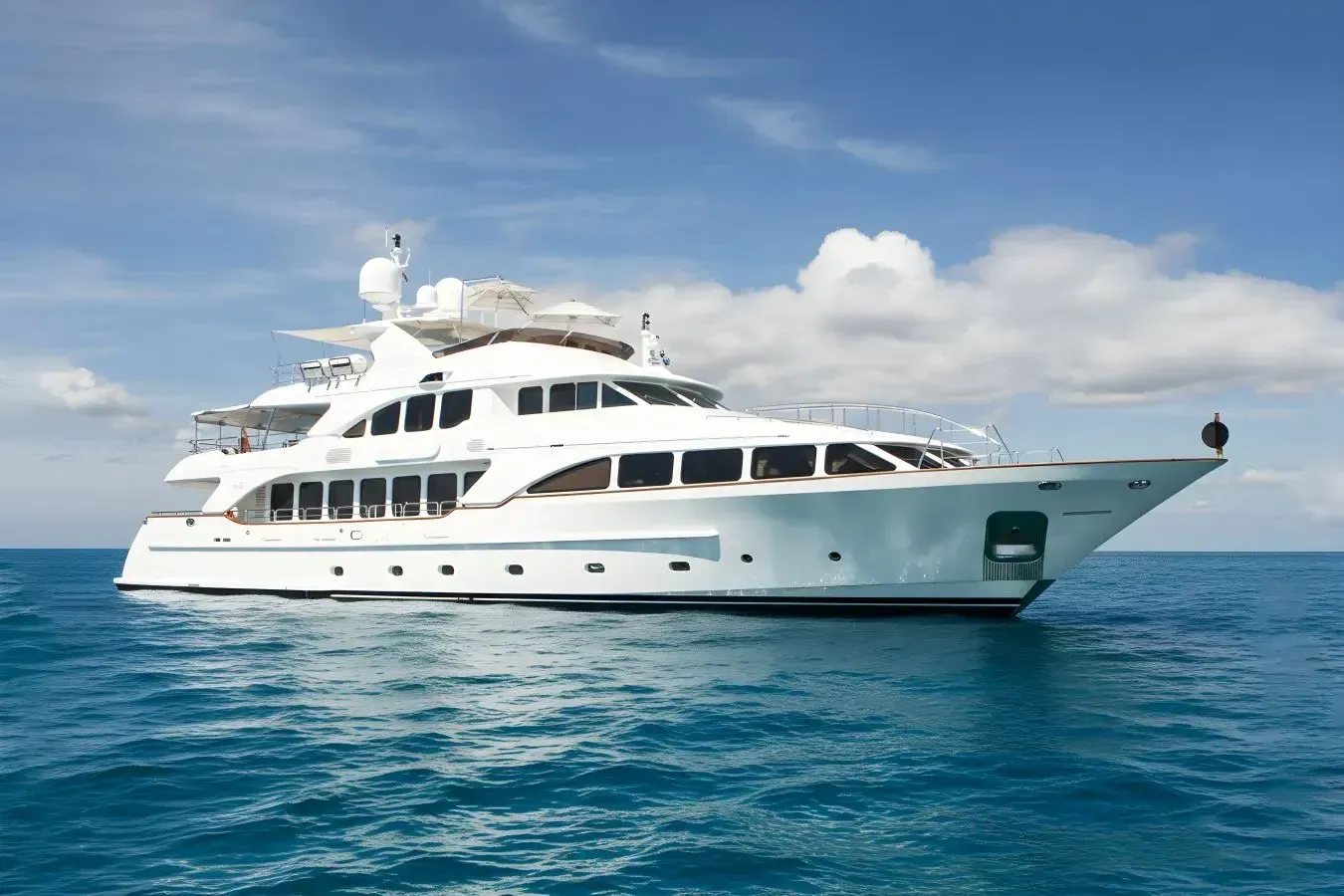 Mi Amore Julia yacht, a 120 ft Benetti luxury superyacht underway, 36.6 meters, built in 2010, 2019.
