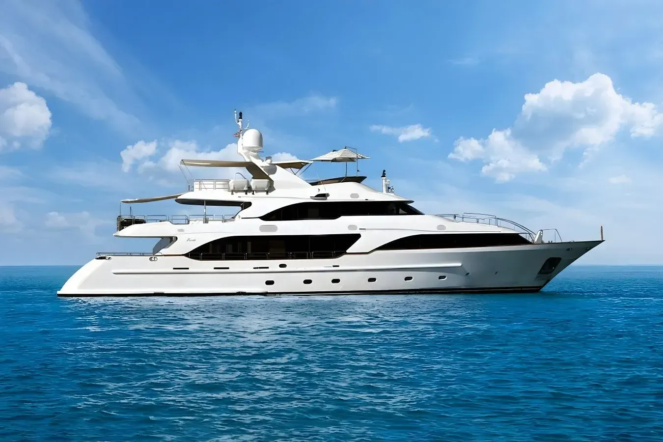 Mina yacht, a 121 ft Benetti luxury superyacht underway, 36.9 meters, built in 2010.