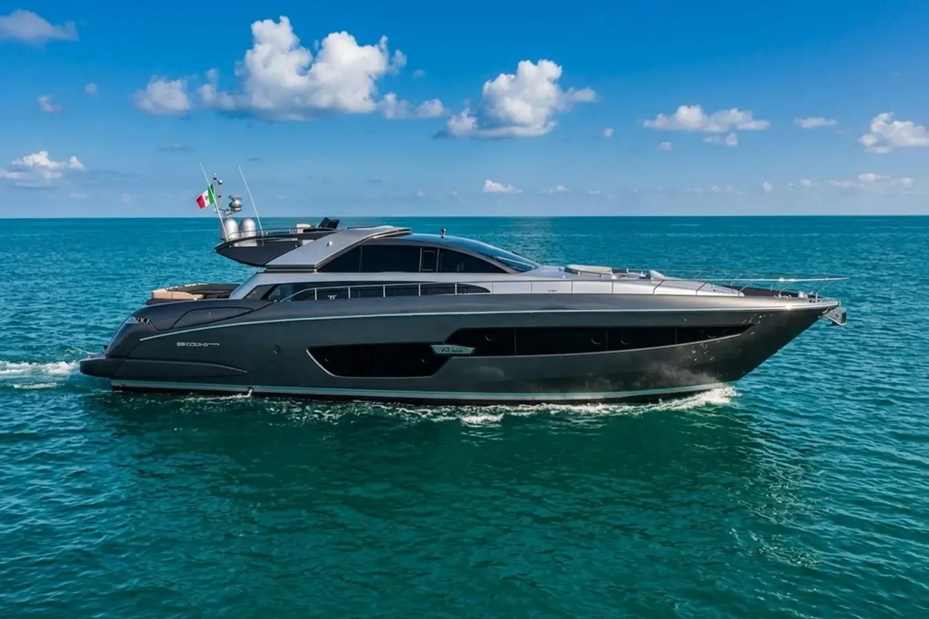 Moira Cinco yacht, a 88 ft Riva luxury superyacht underway, 26.82 meters, built in 2016.