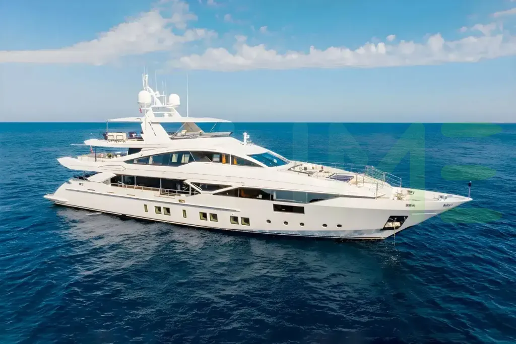 White New Waves yacht - 2026 guide with the owner of the world's 2253rd largest yacht, the 146th largest yacht built by superyacht builder Benetti, based in Italy.