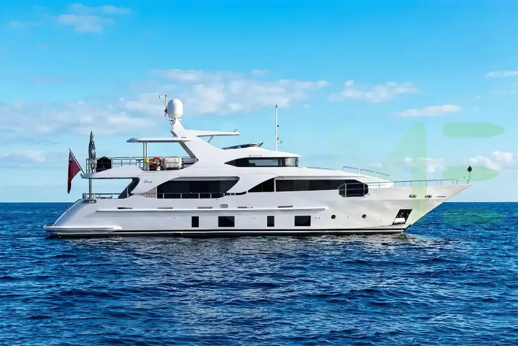 White Novastar yacht - 2026 guide with the owner of the world's 8157th largest yacht, the 383rd largest yacht built by superyacht builder Benetti Yachts, based in Italy.