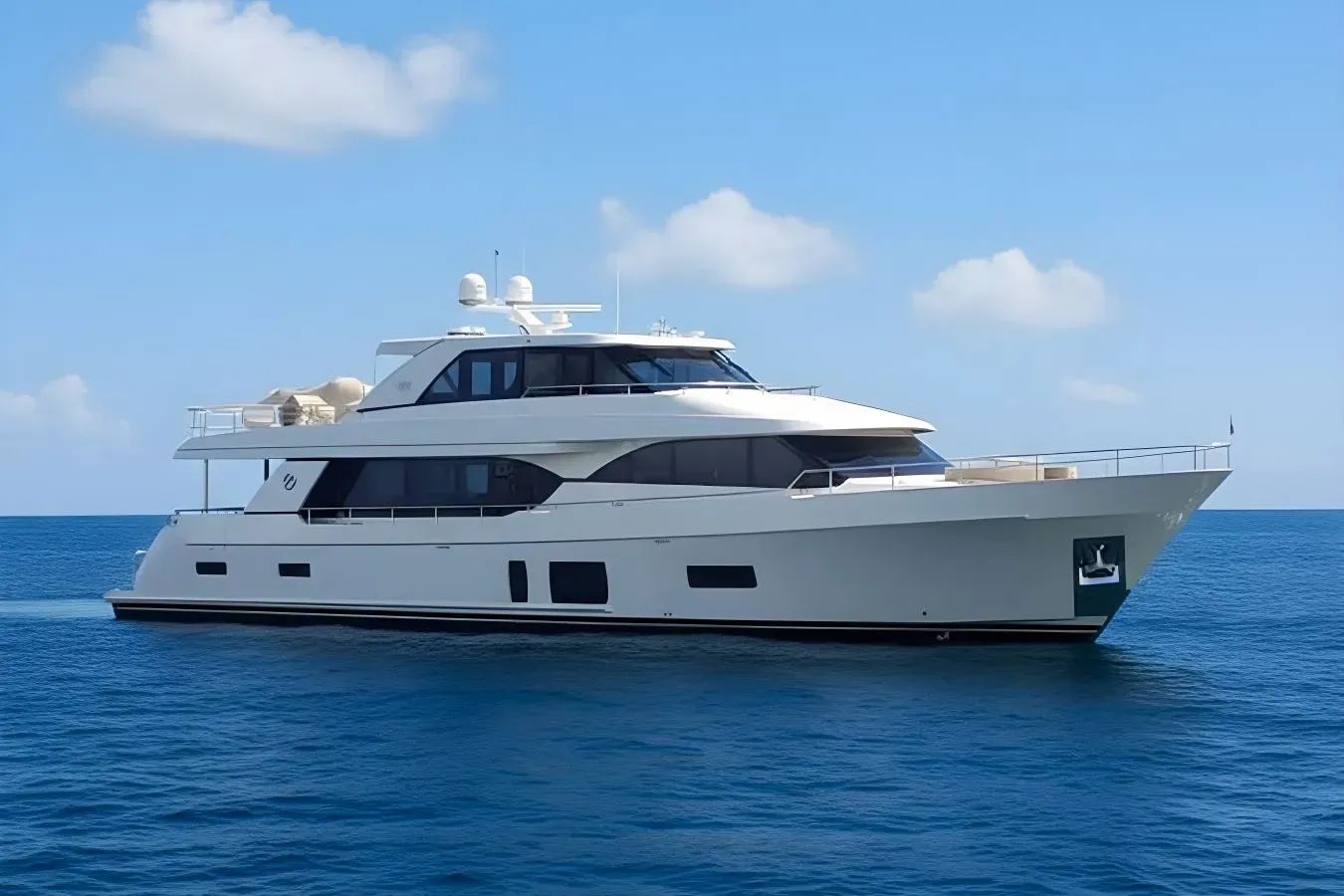OA yacht, a 100 ft Ocean Alexander luxury superyacht underway, 30.53 meters, built in 2016.