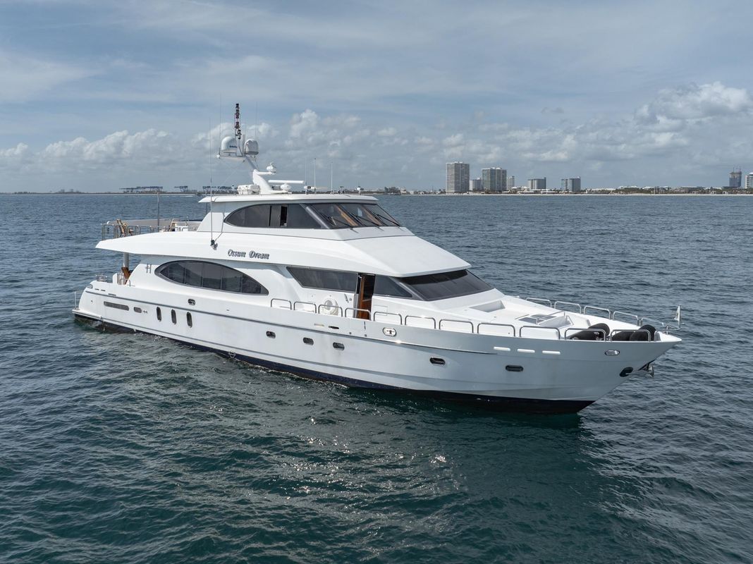 Ossum Dream yacht, a 96 ft Hargrave luxury superyacht underway, 29.41 meters, built in 2005, 2022.