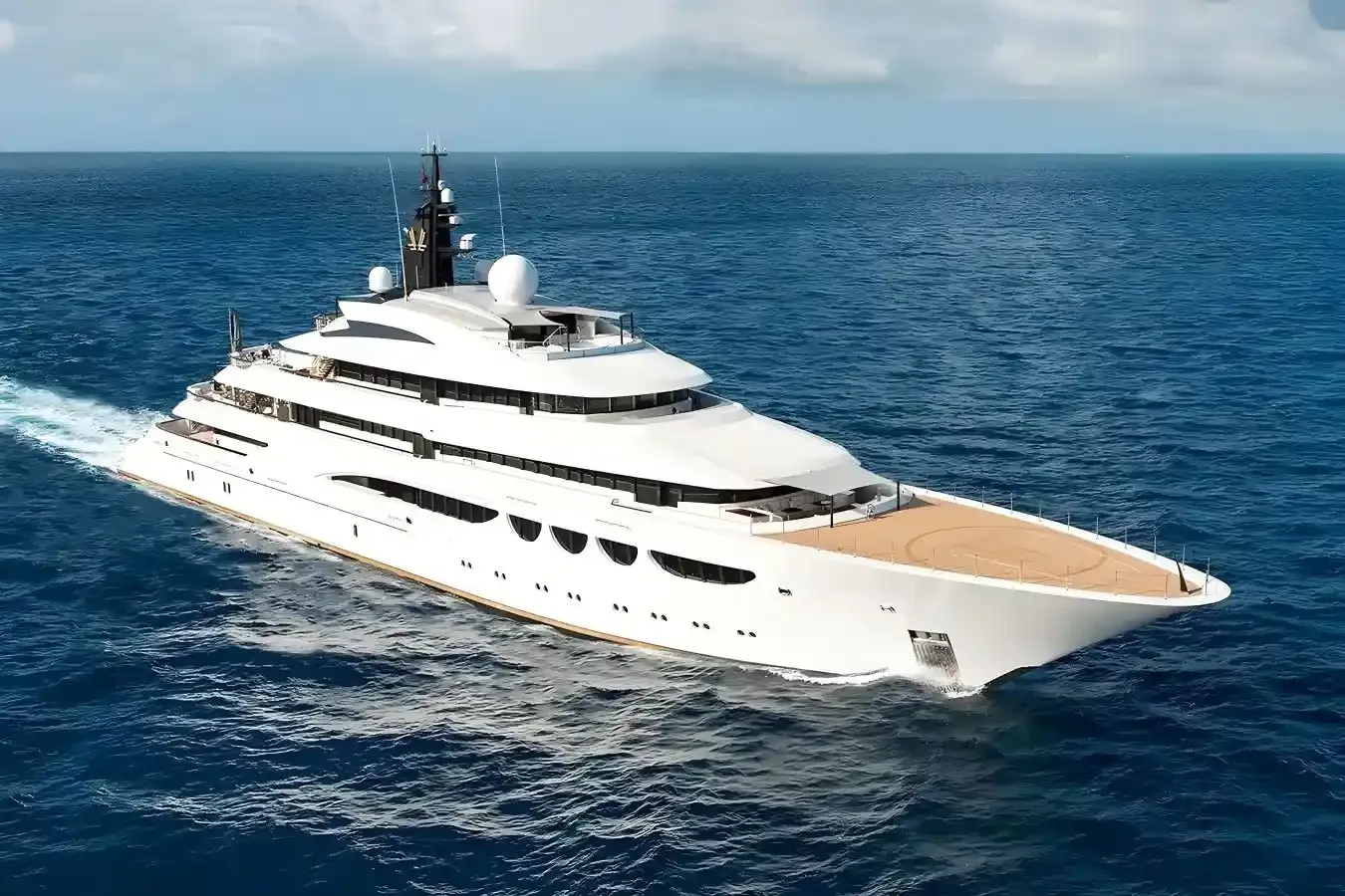 Quattroelle yacht, a 282 ft Lürssen luxury superyacht underway, 86.11 meters, built in 2013.