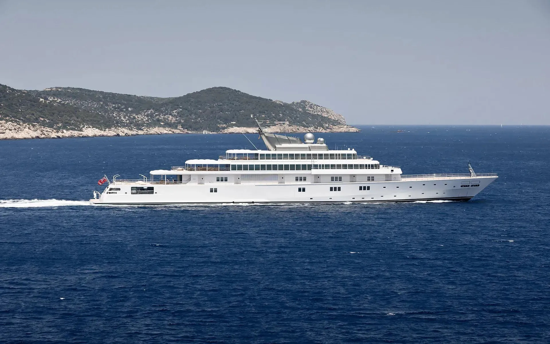 Rising Sun yacht, a 454 ft Lürssen luxury superyacht underway, 138.6 meters, built in 2004, 2011.