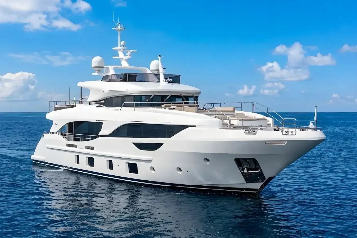 Rosinha yacht, a 95 ft Benetti Yachts luxury superyacht underway, 28.95 meters, built in 2020.