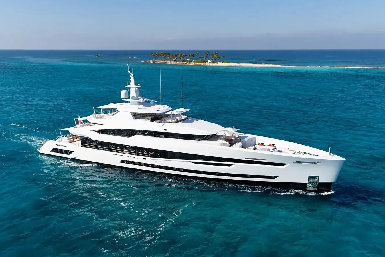 Santosha yacht, a 186 ft Heesen luxury superyacht underway, 56.7 meters, built in 2024.