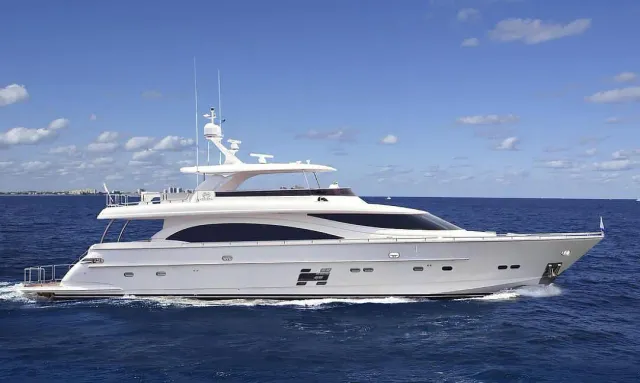 Satori yacht, a 89 ft Horizon luxury superyacht underway, 27.24 meters, built in 2016.