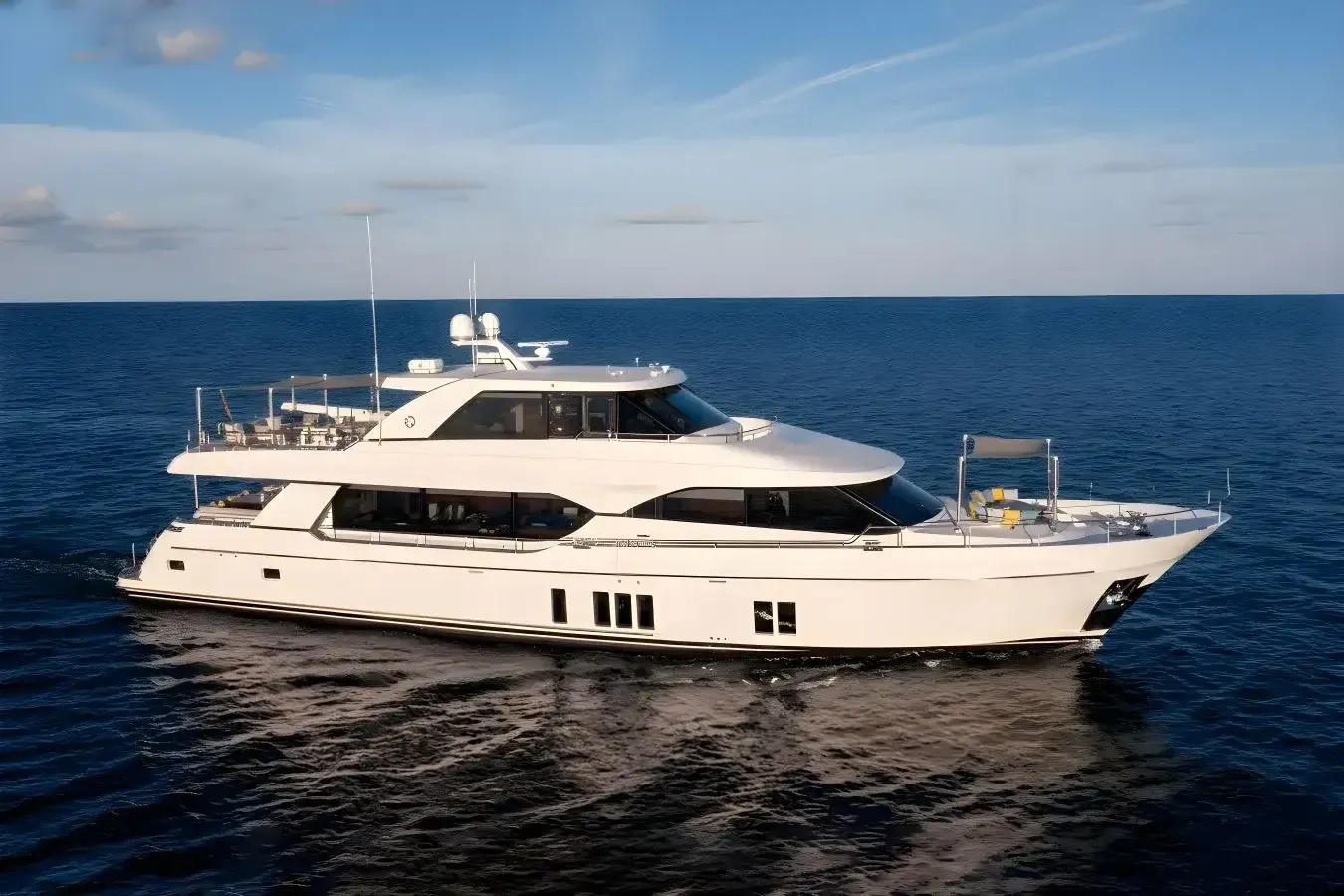 Sea N Sea yacht, a 100 ft Ocean Alexander luxury superyacht underway, 30.53 meters, built in 2015.
