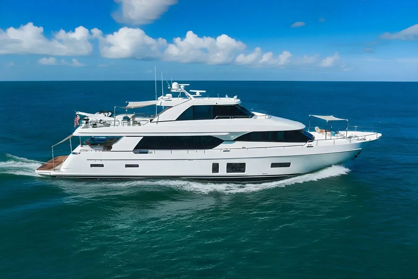 Selah yacht, a 100 ft Ocean Alexander luxury superyacht underway, 30.53 meters, built in 2017.