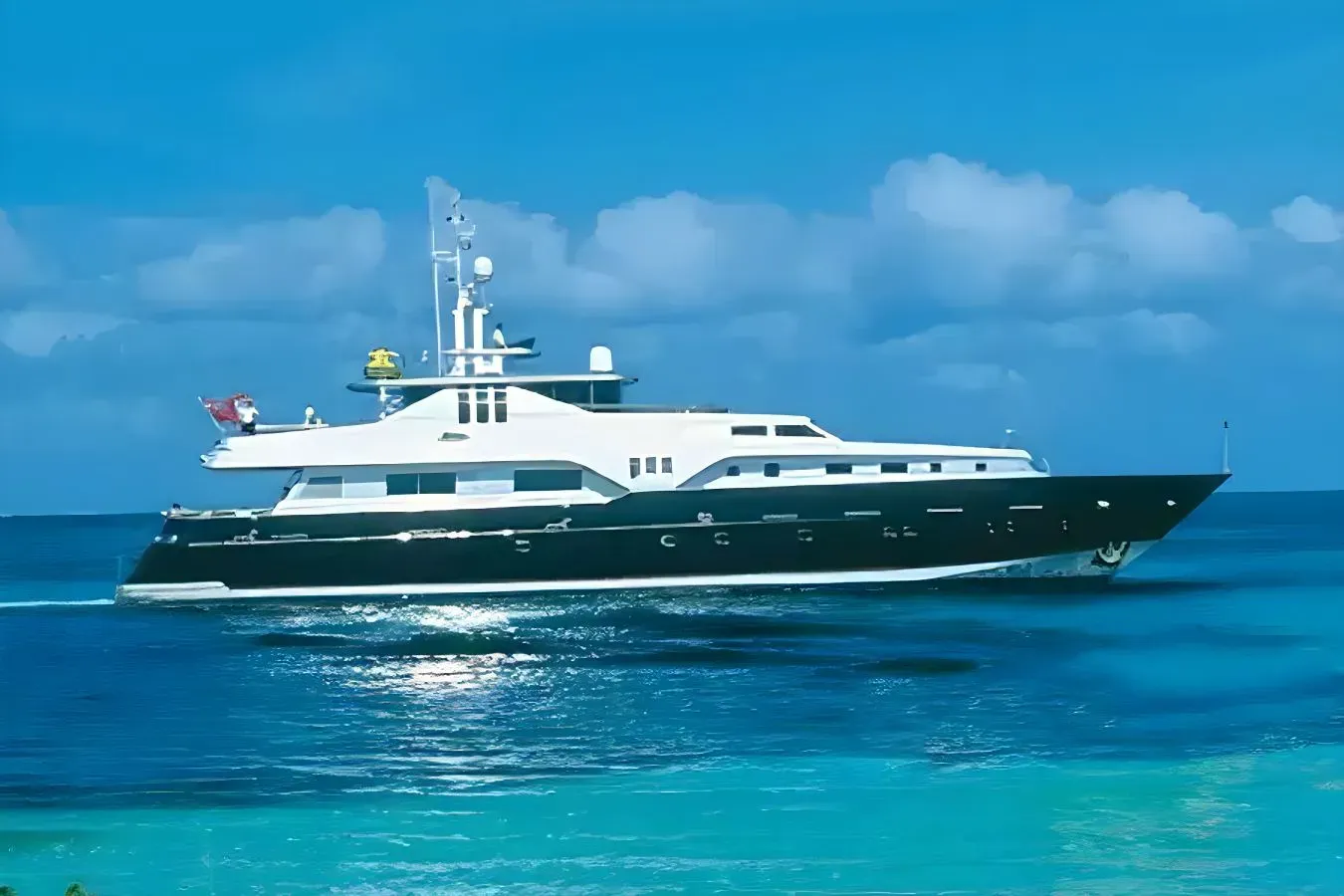 Shalimar yacht, a 118 ft Azimut luxury superyacht underway, 36 meters, built in 1994, 2021.