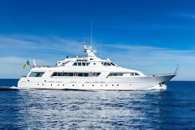 Star of the Sea yacht, a 113 ft Benetti luxury superyacht underway, 34.5 meters, built in 1983, 2005.