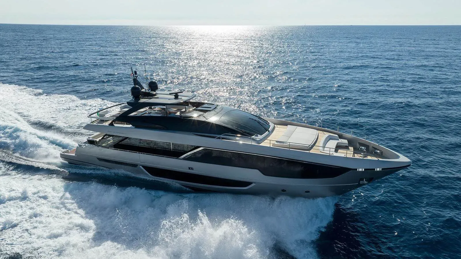 Stile Di Vita 102 ft yacht (31m) Riva for sale. Price, plans, specifications, builder. One of twelve top luxury yachts.