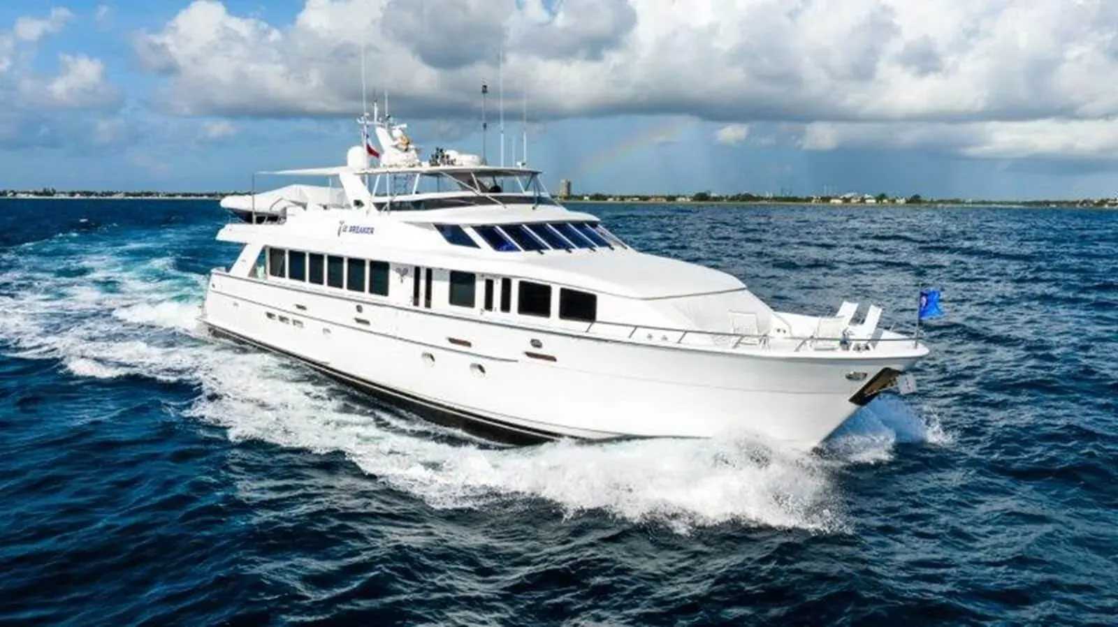 Tie Breaker yacht, a 100 ft Hatteras luxury superyacht underway, 30.48 meters, built in 2001.