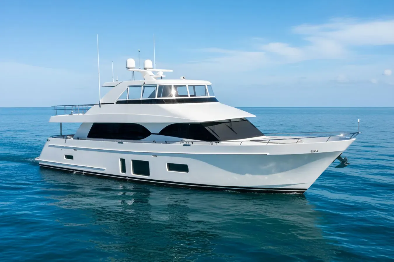 Traveler Too yacht, a 85 ft Ocean Alexander luxury superyacht underway, 26.14 meters, built in 2017.