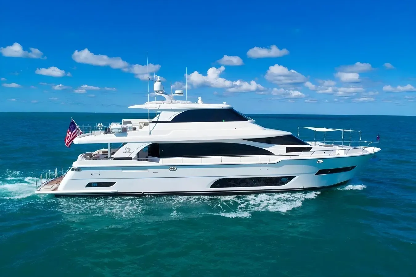 Valiant yacht, a 81 ft Horizon luxury superyacht underway, 24.69 meters, built in 2021.