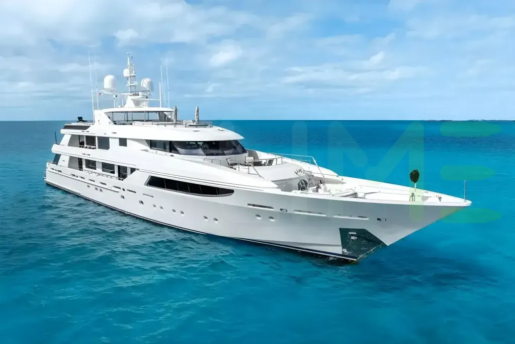 White Valinor yacht - 2026 guide with the owner of the world's 1117th largest yacht, the 1st largest yacht built by superyacht builder Westport, based in United States.