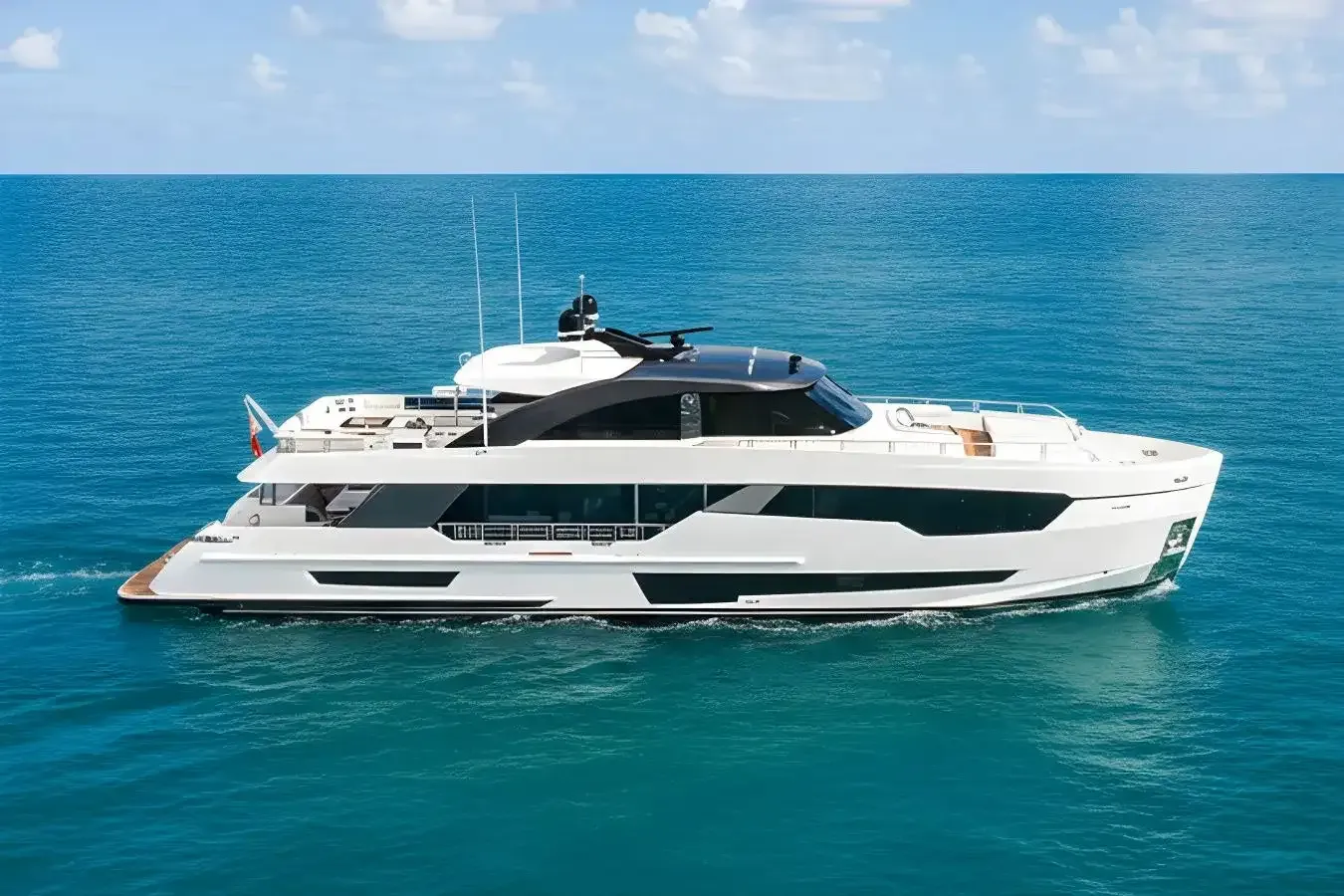Voyager yacht, a 90 ft Ocean Alexander luxury superyacht underway, 27.43 meters, built in 2018.