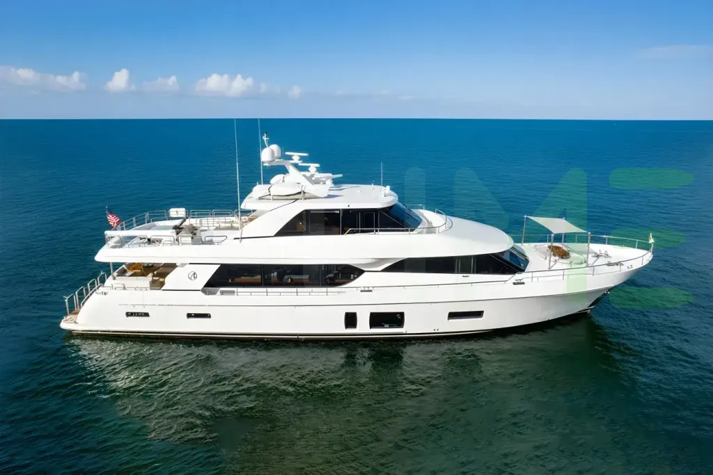 White Wiggle Room yacht - 2026 guide with the owner of the world's 6537th largest yacht, the 61st largest yacht built by superyacht builder Ocean Alexander, based in Taiwan.