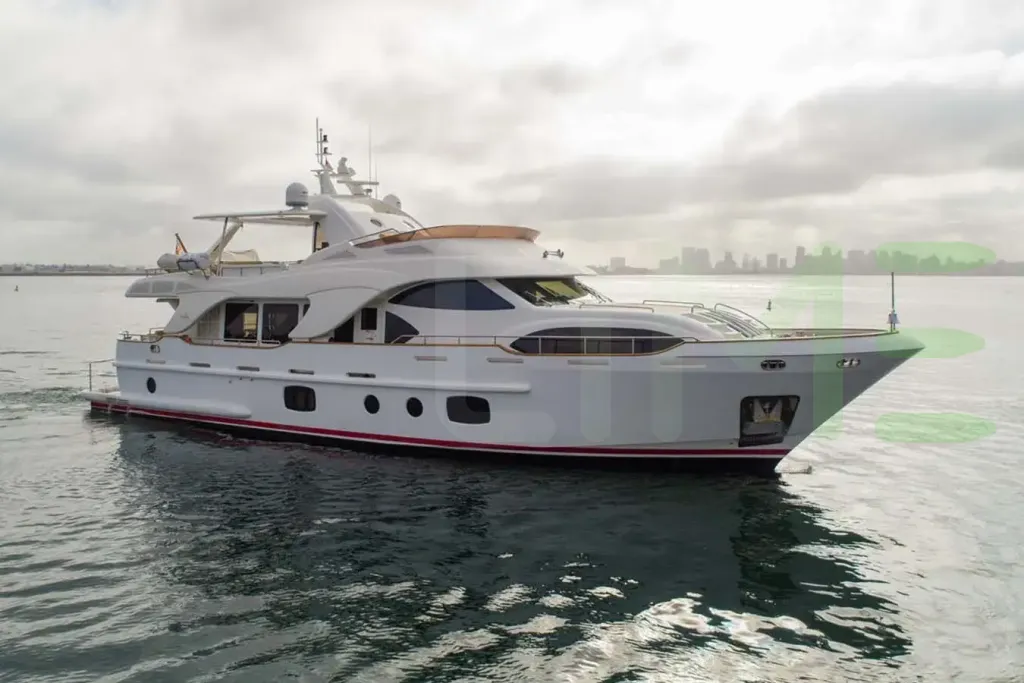 White XOXO yacht - 85' (25m) Benetti Yachts offered by LIME Yachts and Brokerage of Ft Lauderdale, Florida.