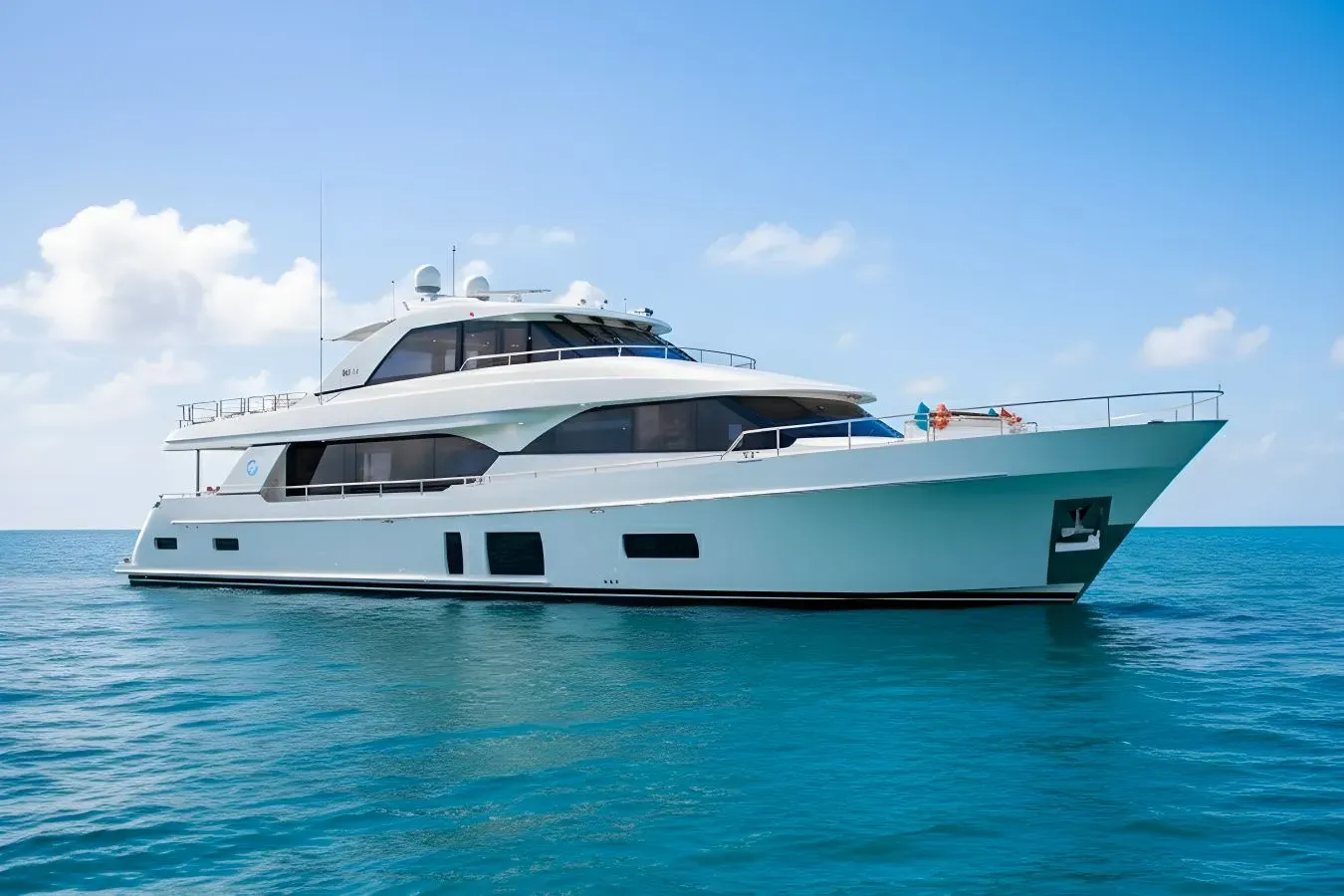 Zephyr yacht, a 100 ft Ocean Alexander luxury superyacht underway, 30.53 meters, built in 2018.